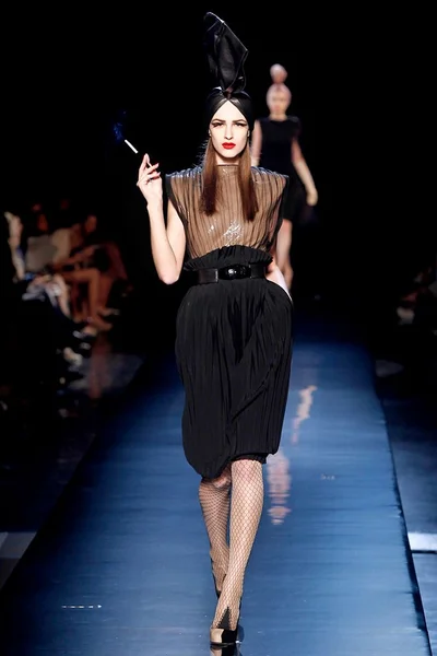Look 16